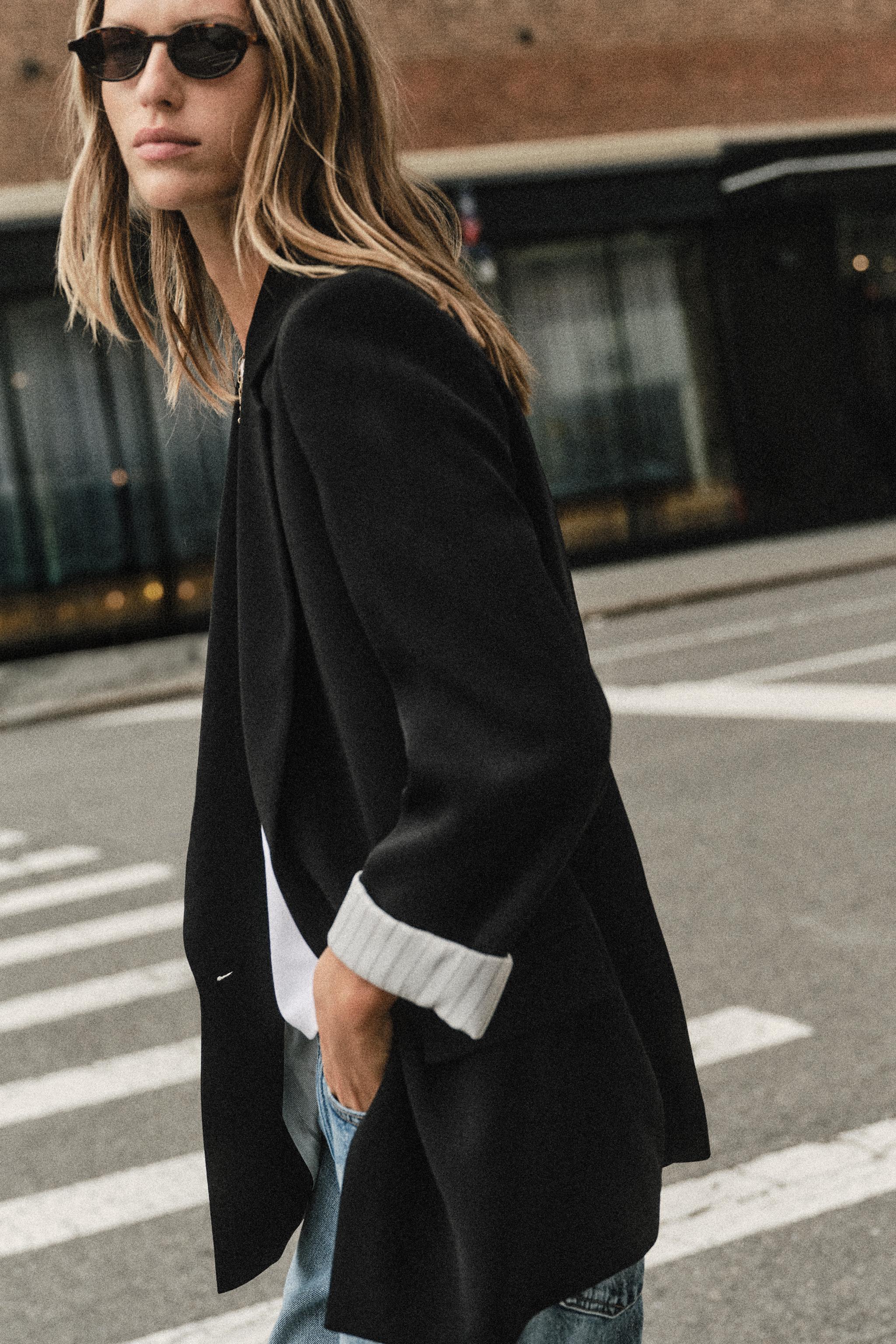 SHOULDER PAD BLAZER WITH PRINTED CUFFS